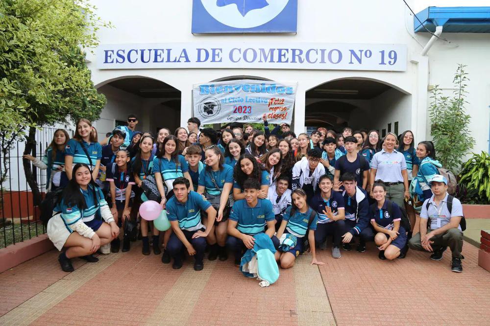 Eldorado Estudiantes De La Escuela Provincial De Comercio N